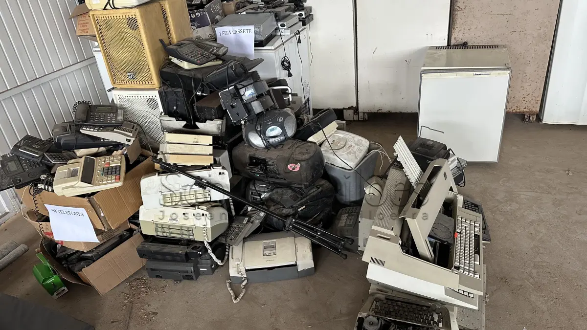 LOTE 020 - SUCATA DE INFORMÁTICA, ELETROELETRÔNICOS E OUTROS