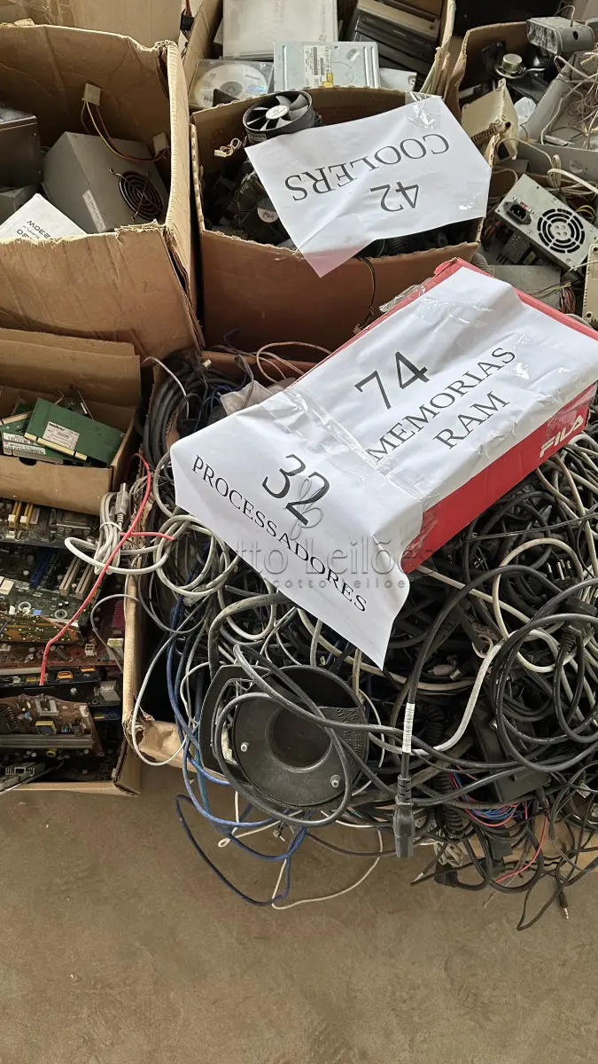 LOTE 020 - SUCATA DE INFORMÁTICA, ELETROELETRÔNICOS E OUTROS