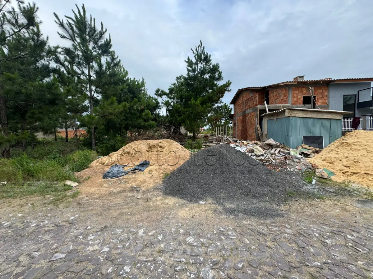 LOTE 000 - UM TERRENO COM ÁREA DE 300 M², SITUADO NA PRAIA DE ATLÂNTIDA SUL, LOCALIZADO NA RUA  DOS BUZIUS-OSÓRIO/RS, CONSTITUÍDO DO LOTE 04 DA QUADRA 220