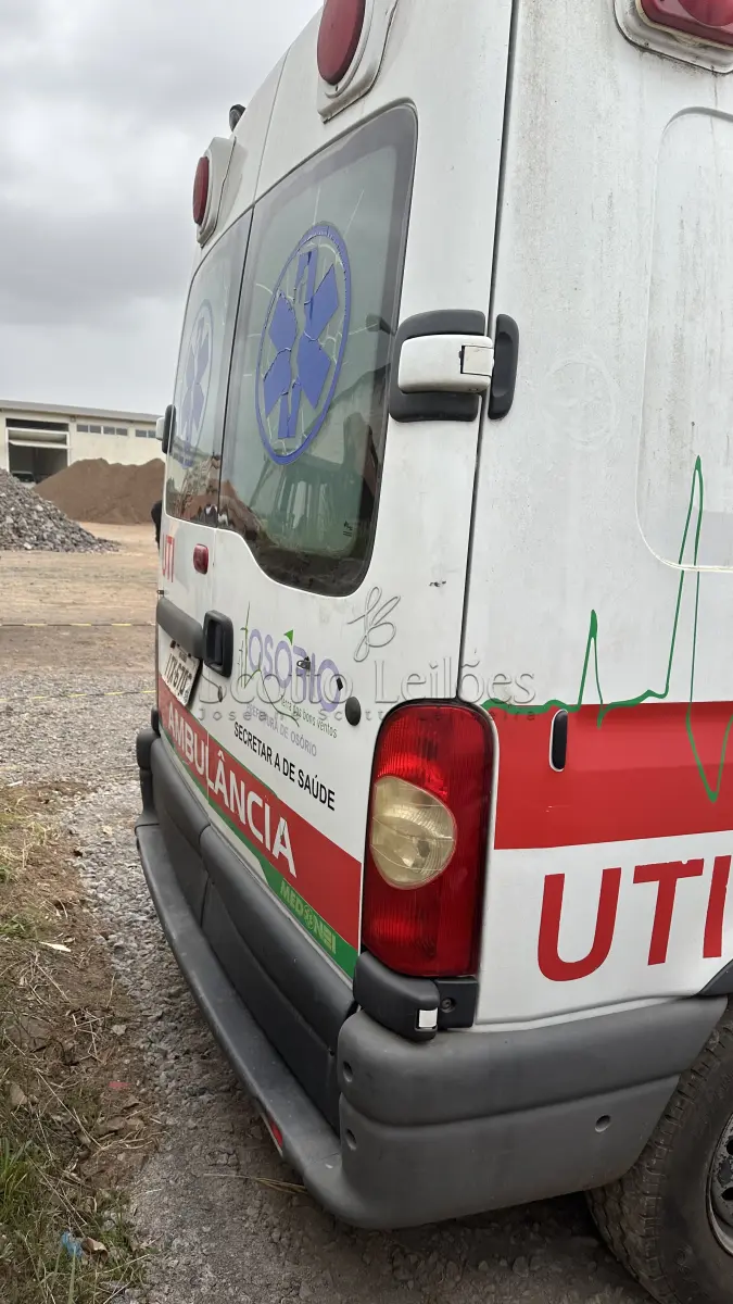 LOTE 002 - RENAULT MASTER SITEI MD AMBULÂNCIA