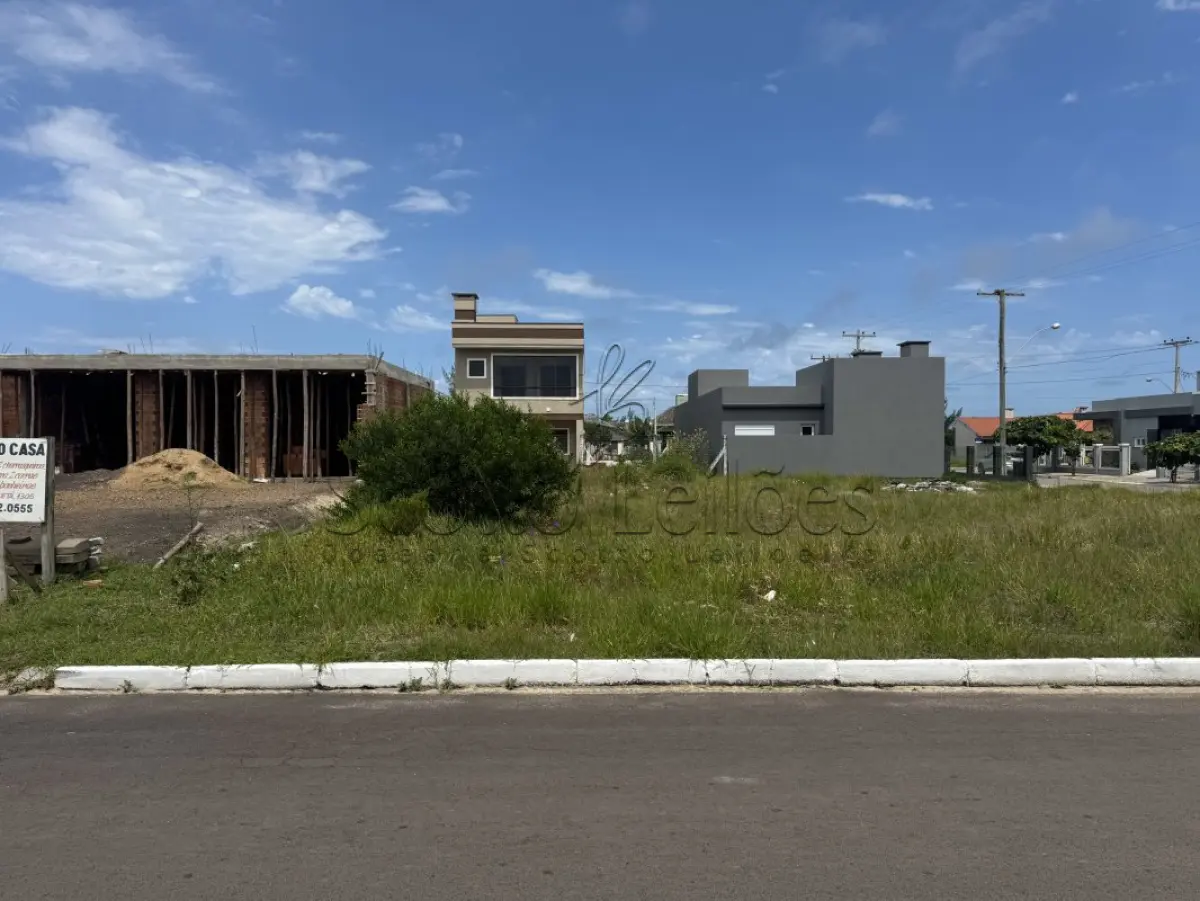 LOTE 001 - UM TERRENO NA PRAIA DE ATLÂNTIDA SUL-OSÓRIO/RS,  ÁREA 300,00 M², SITUADO  NA AV. PARAGUASSÚ, LOTE 04 DA QUADRA 59