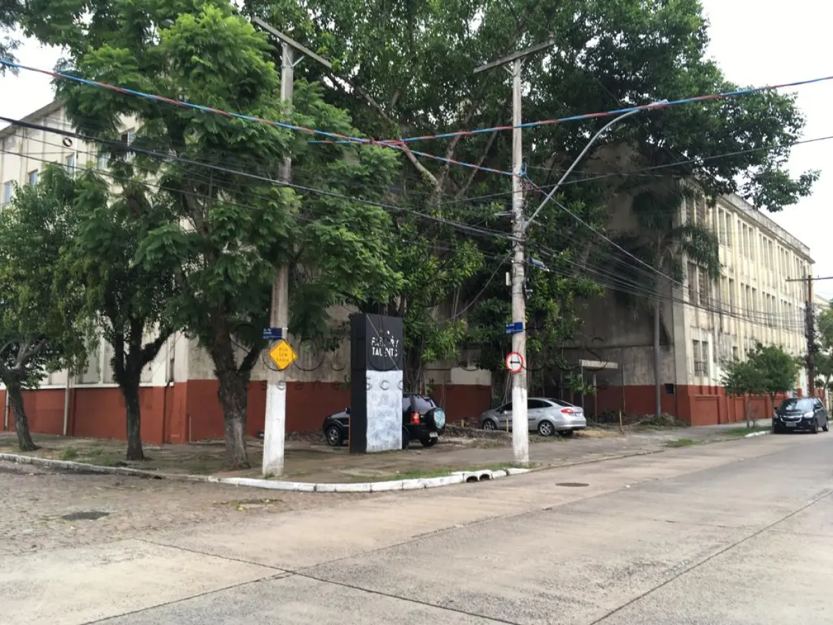 LOTE 000 - IMÓVEL  INDUSTRIAL  com área de 13.268,91m² (treze mil, duzentos e sessenta e oito metros e noventa e um decímetros quadrados), localizado na Av. Cairú, n.° 230, Porto Alegre/RS