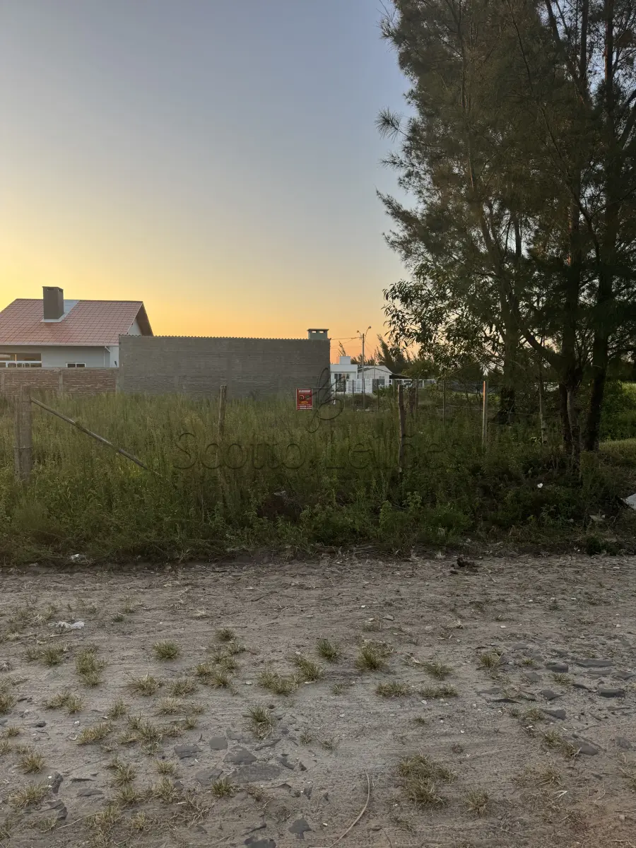 LOTE 000 - UM TERRENO NA PRAIA DE ATLÂNTIDA SUL/OSÓRIO-RS,SITUADO NA Av. PARAGUASSÚ, CONSTITUÍDO DO LOTE 20 DA QUADRA 70