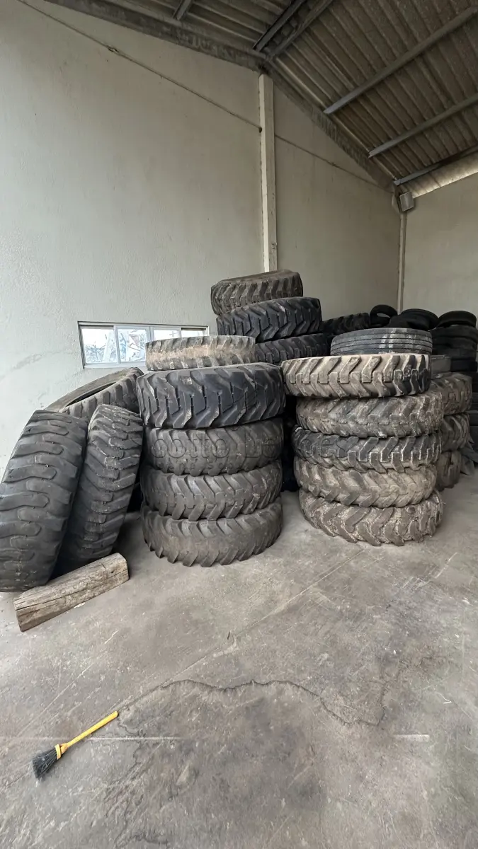 LOTE 017 - SUCATA DE PNEUS