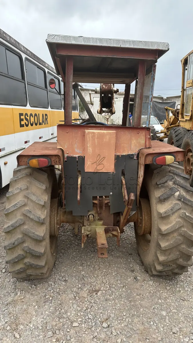LOTE 012 - SUCATA - TRATOR AGRALE 4200 4X2 
