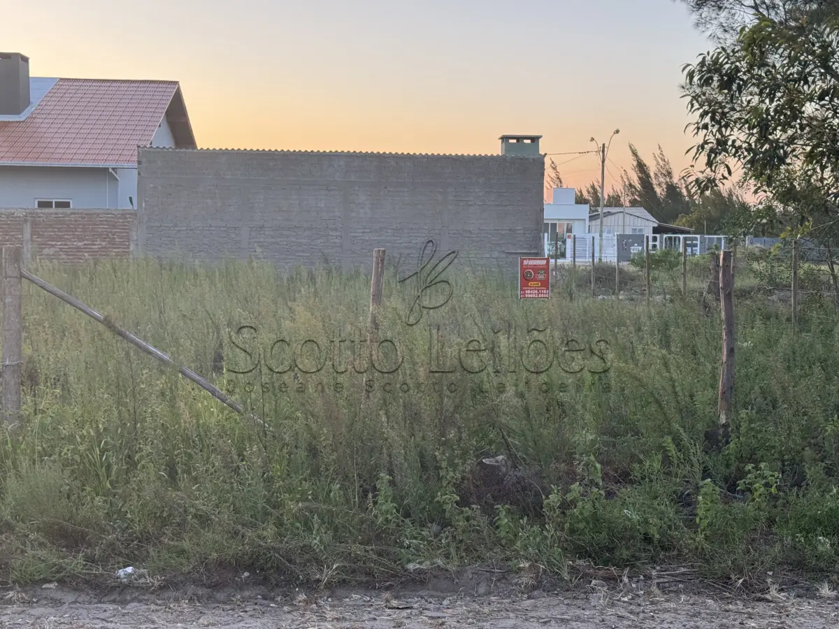 LOTE 000 - UM TERRENO NA PRAIA DE ATLÂNTIDA SUL/OSÓRIO-RS,SITUADO NA Av. PARAGUASSÚ, CONSTITUÍDO DO LOTE 20 DA QUADRA 70