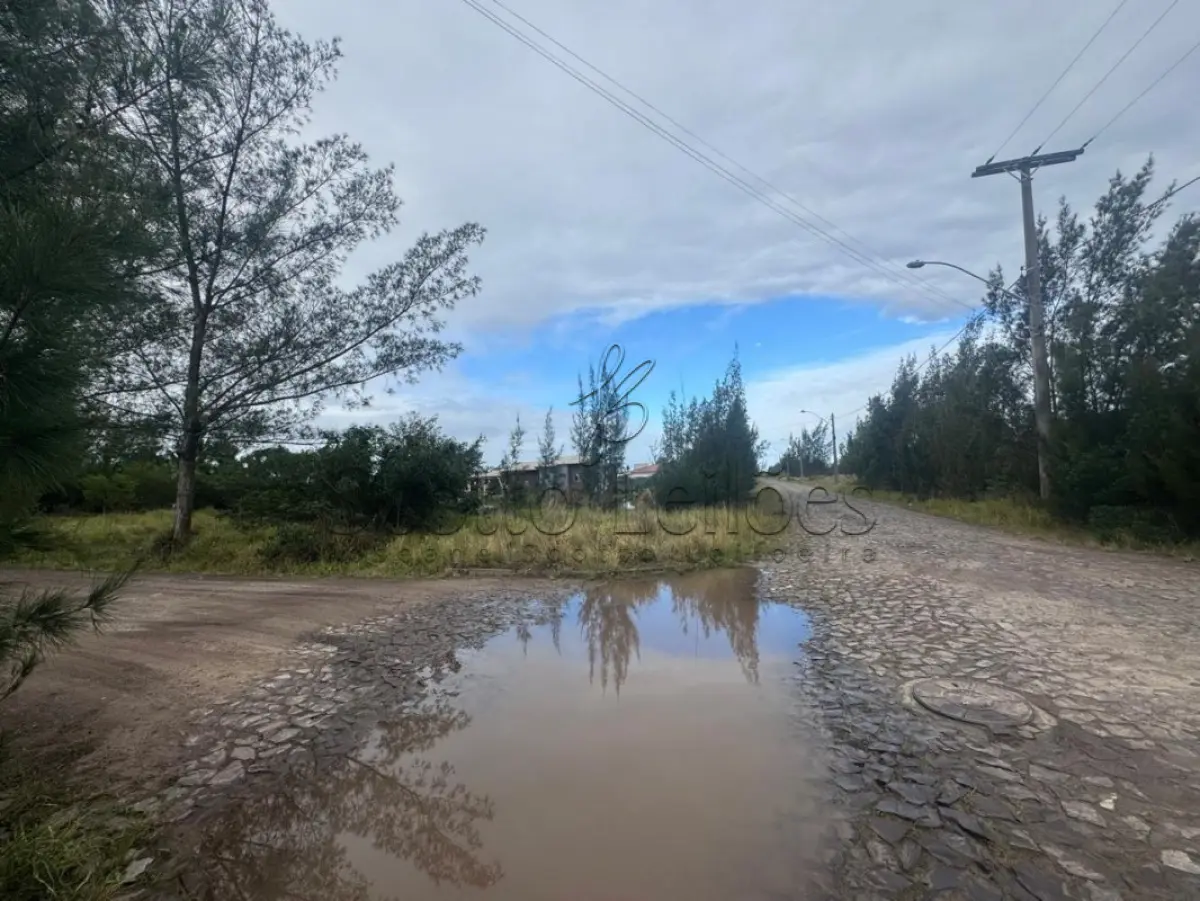 LOTE 000 - UM TERRENO DE ESQUINA NA PRAIA DE ATLÂNTIDA SUL, COM ÁREA DE  325M², CONSTITUÍDO DO LOTE  27  DA QUADRA 115, OSÓRIO/RS
