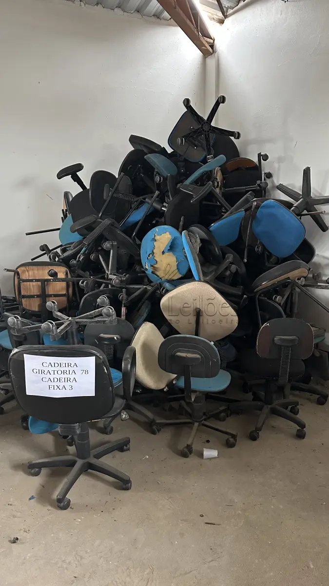 LOTE 018 - SUCATA DE CADEIRAS