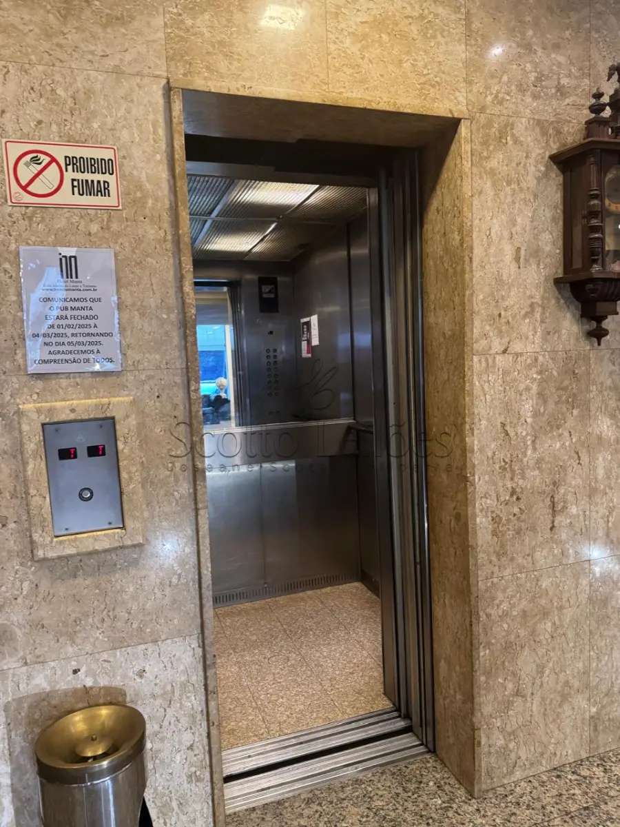 LOTE 002 - Um elevador ATLAS com capacidade para 9 (nove) pessoas