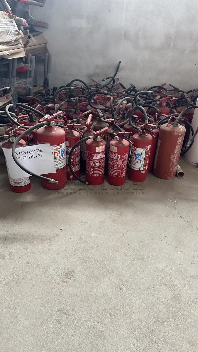 LOTE 023 - SUCATA DE EXTINTOR DE INCÊNDIO
