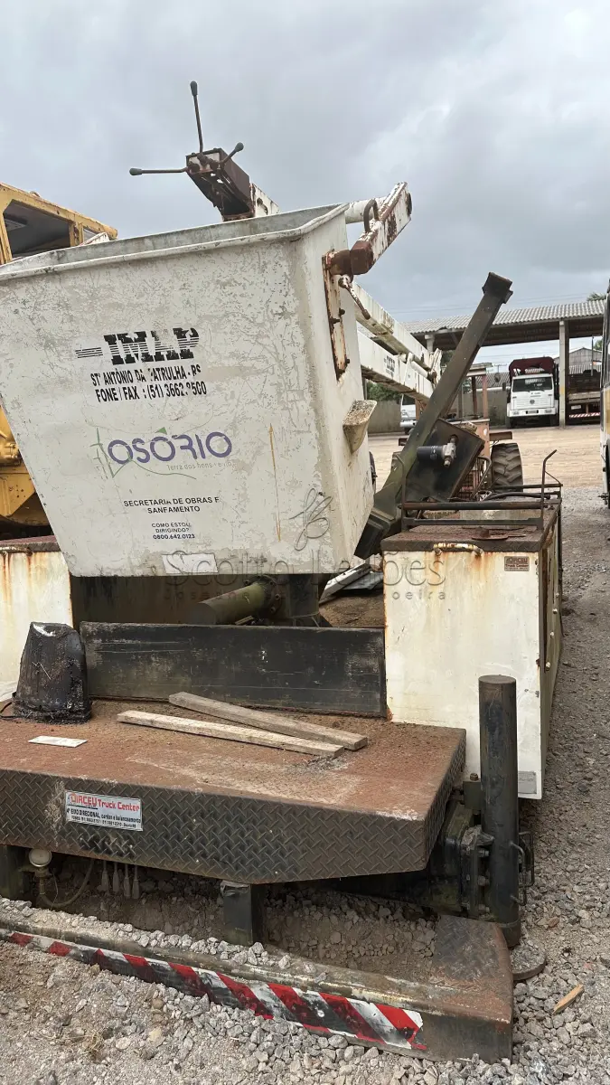 LOTE 013 - SUCATA - PLATAFORMA COM CESTO AÉREO MARCA IMAP ANO 2007