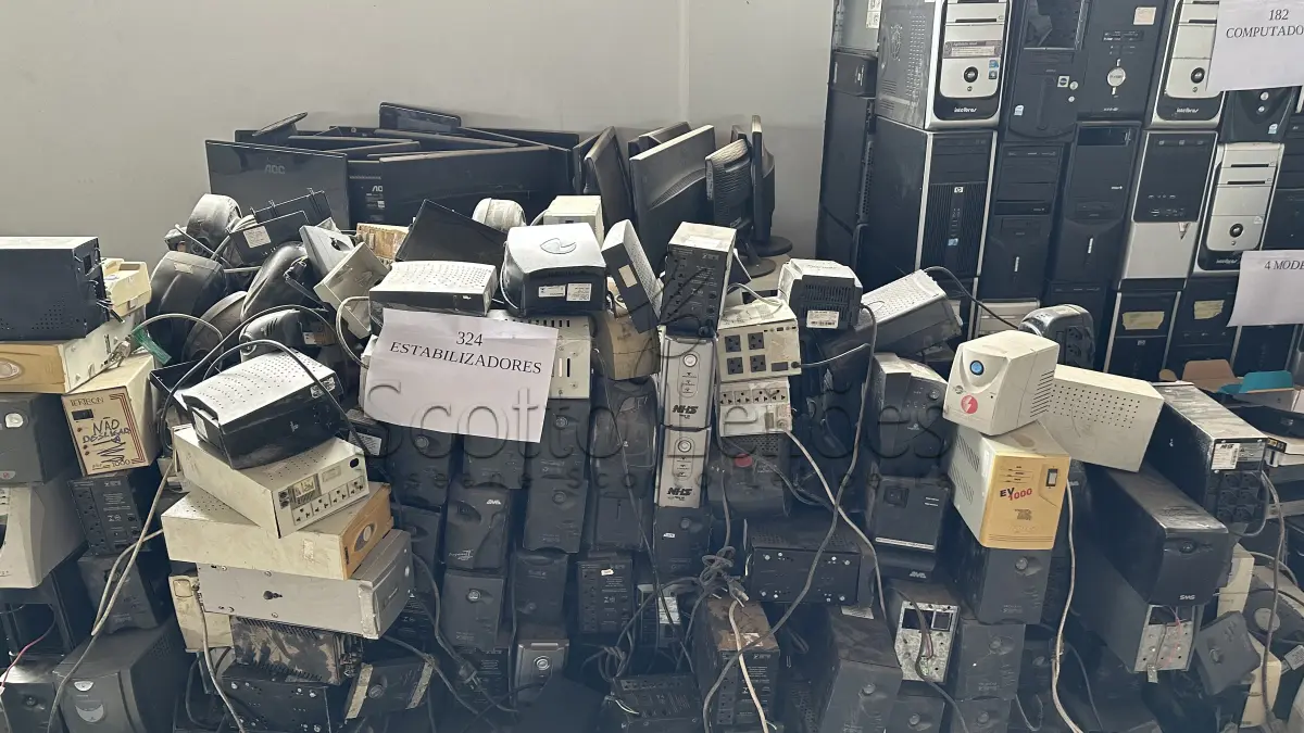 LOTE 020 - SUCATA DE INFORMÁTICA, ELETROELETRÔNICOS E OUTROS