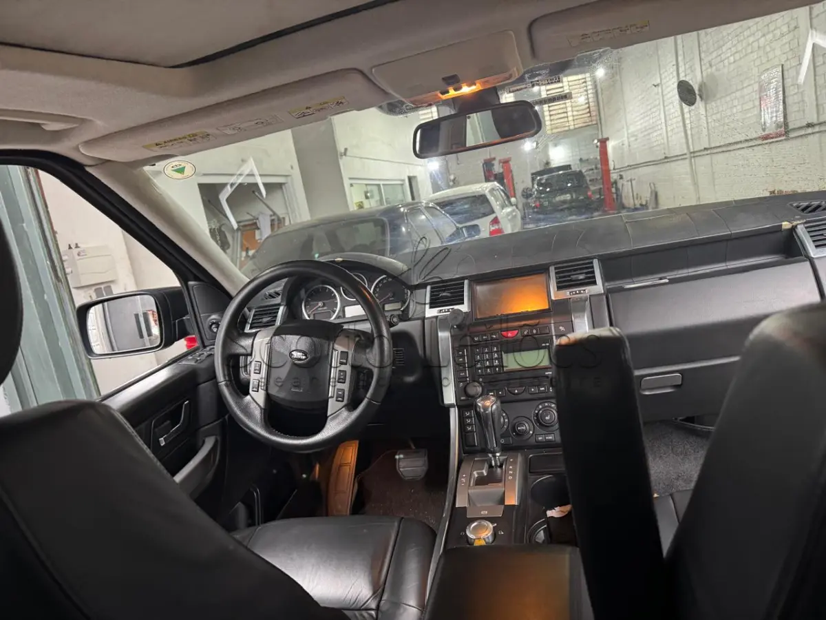 LOTE 000 - 1 (uma) camioneta, I/LR RANGE ROVER SPORTSC, combustível: Gasolina, Placa KWZ 2387,  fabricação/modelo 2008/2009, cor Preta.