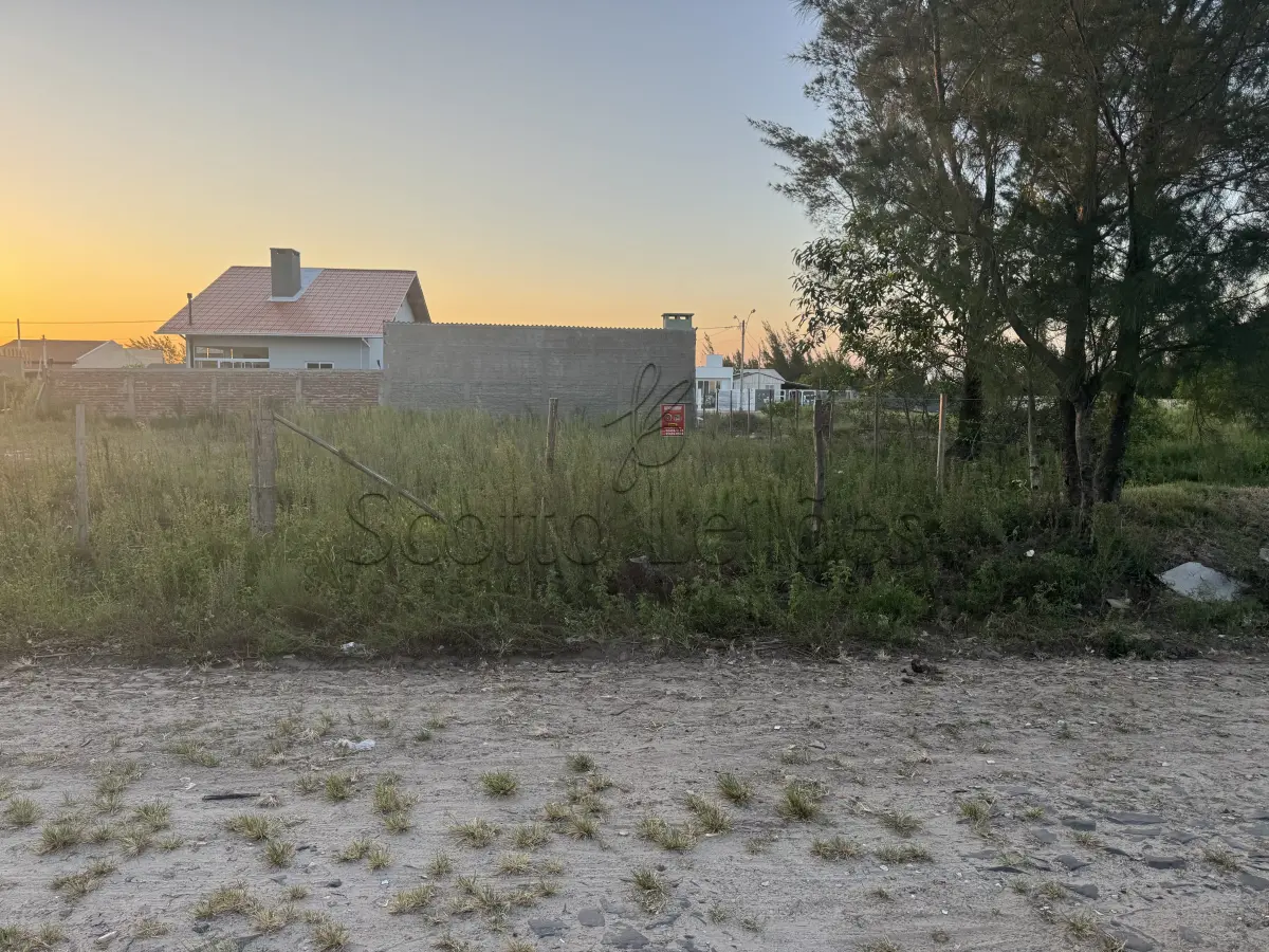 LOTE 000 - UM TERRENO NA PRAIA DE ATLÂNTIDA SUL/OSÓRIO-RS,SITUADO NA Av. PARAGUASSÚ, CONSTITUÍDO DO LOTE 20 DA QUADRA 70