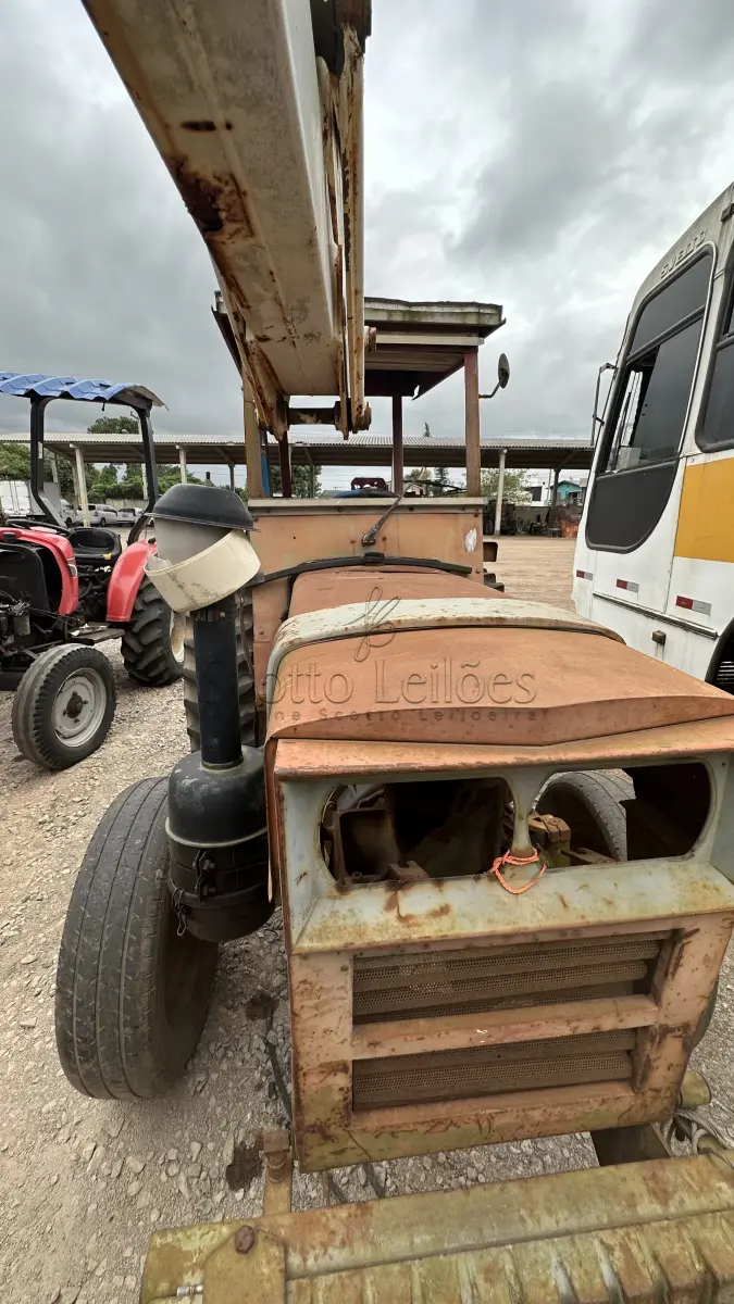 LOTE 012 - SUCATA - TRATOR AGRALE 4200 4X2 