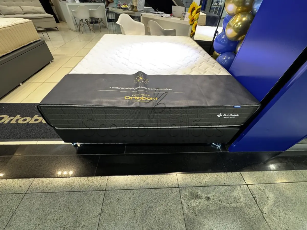 LOTE 000 - LEILÃO JUDICIAL DE UM COLCHÃO CASAL (NOVO), MEDINDO 31a x 1,38 x 1,88, SUPORTA 150 Kg, MOLA ENSACADA, COM PILLOW TOP, 5 ANOS DE GARANTIA, LINHA OURO, MARCA ORTOBOM, BRANCO E PRETO NAS LATERAIS.