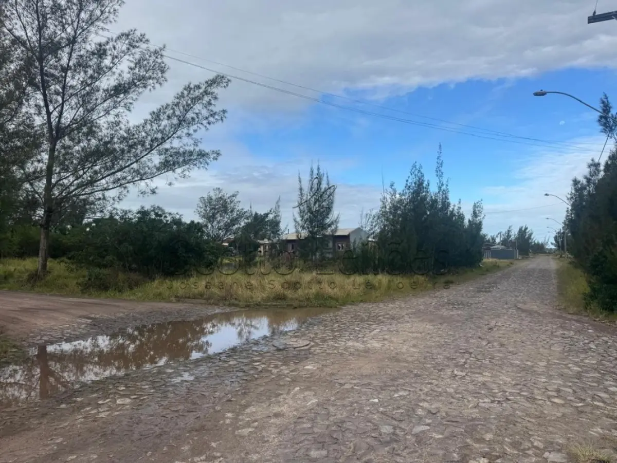 LOTE 000 - UM TERRENO DE ESQUINA NA PRAIA DE ATLÂNTIDA SUL, COM ÁREA DE  325M², CONSTITUÍDO DO LOTE  27  DA QUADRA 115, OSÓRIO/RS