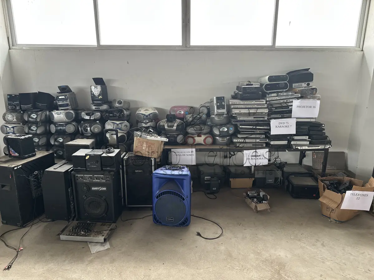 LOTE 020 - SUCATA DE INFORMÁTICA, ELETROELETRÔNICOS E OUTROS