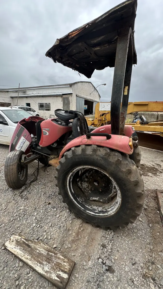 LOTE 010 - SUCATA - TRATOR AGRALLE 42X30