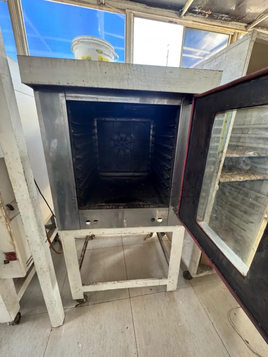 LOTE 000 - UM FORNO GÁS GLP, NÚMERO DE SÉRIE: N/C, FABRICANTE: MCS MÁQUINAS, MODELO N/C, data de Fabricação/Reforna:2005.