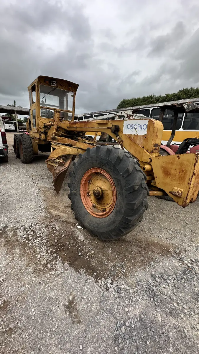 LOTE 014 - MOTONIVELADORA CARTEPILAR 140B