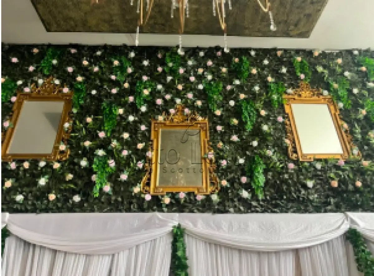 LOTE 000 - LEILÃO JUDICIAL DE 3 (TRÊS)  ESPELHOS DECORATIVOS CONSTITUÍDA EM FIBRA/RESINA ESTILO LUIZ XV.