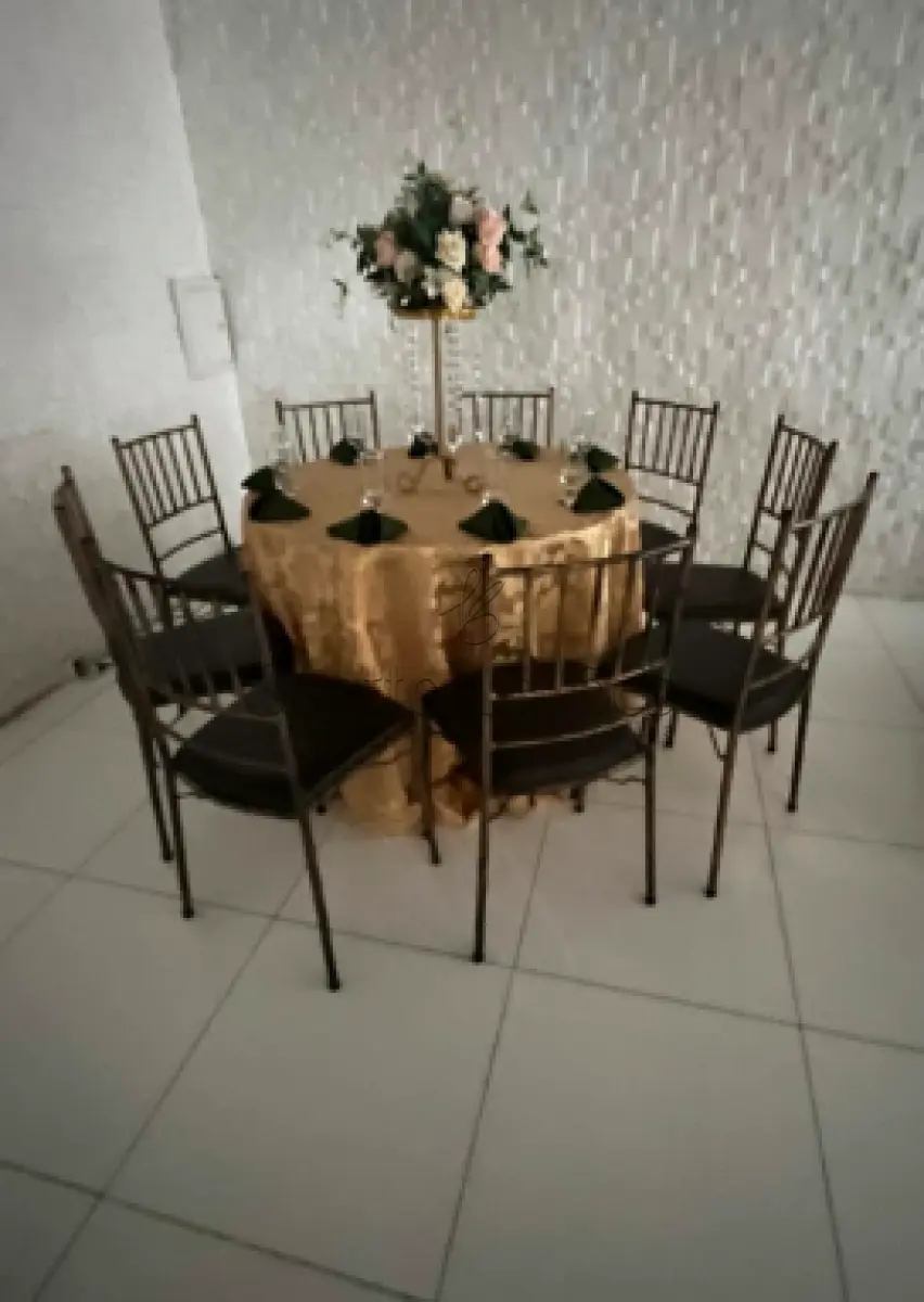 Foto de LEILÃO JUDICIAL DE 47 (QUARENTA E SETE) CADEIRAS.