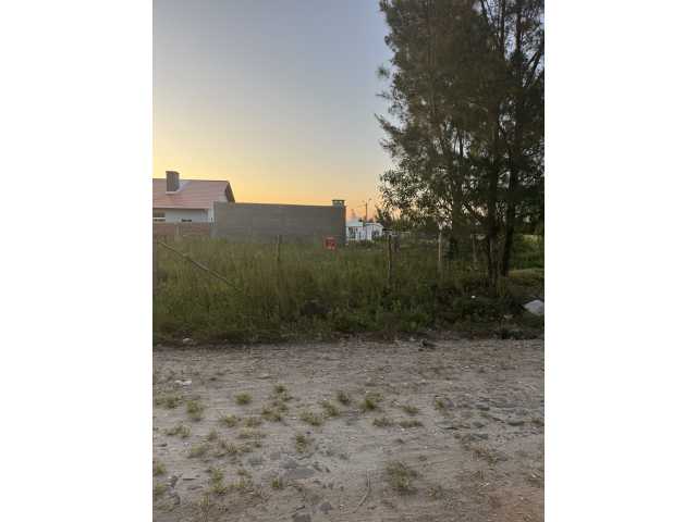 UM TERRENO NA PRAIA DE ATLÂNTIDA SUL/OSÓRIO-RS,SITUADO NA Av. PARAGUASSÚ, CONSTITUÍDO DO LOTE 20 DA QUADRA 70