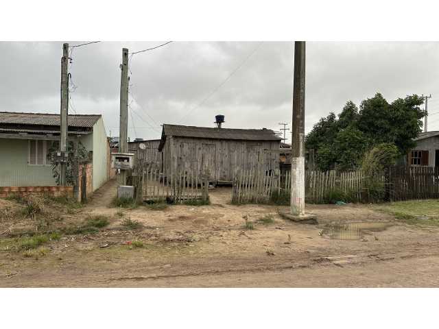 Leilão de uma fração de terras na cidade de Mostardas, localizada na Rua Ana Amália Leite, n.°263, em Mostardas/RS, lote n.02, da quadra 04, medindo 300 m² (trezentos metros quadrados), localizada no meio da quadra.