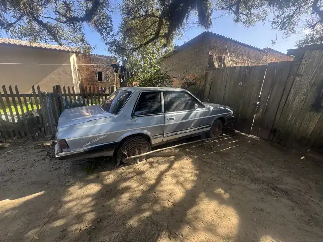 LEILÃO DE UM VEÍCULO FORD/DEL REY, Placa ITH 5706,  Fabricação/modelo 1983/1983, cor azul, Gasolina.