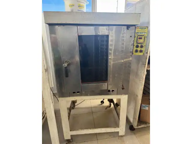 UM FORNO GÁS GLP, NÚMERO DE SÉRIE: N/C, FABRICANTE: MCS MÁQUINAS, MODELO N/C, data de Fabricação/Reforna:2005.