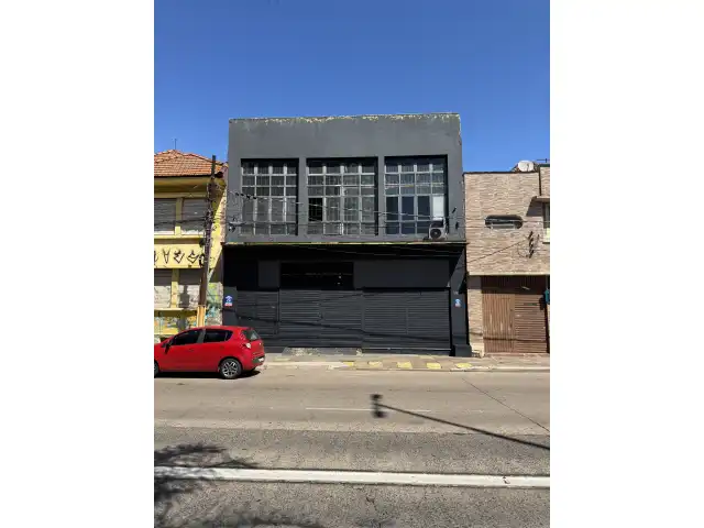 UM PRÉDIO EM PORTO ALEGRE/RS LOCALIZADO NA AV. FARRAPOS N°1617.