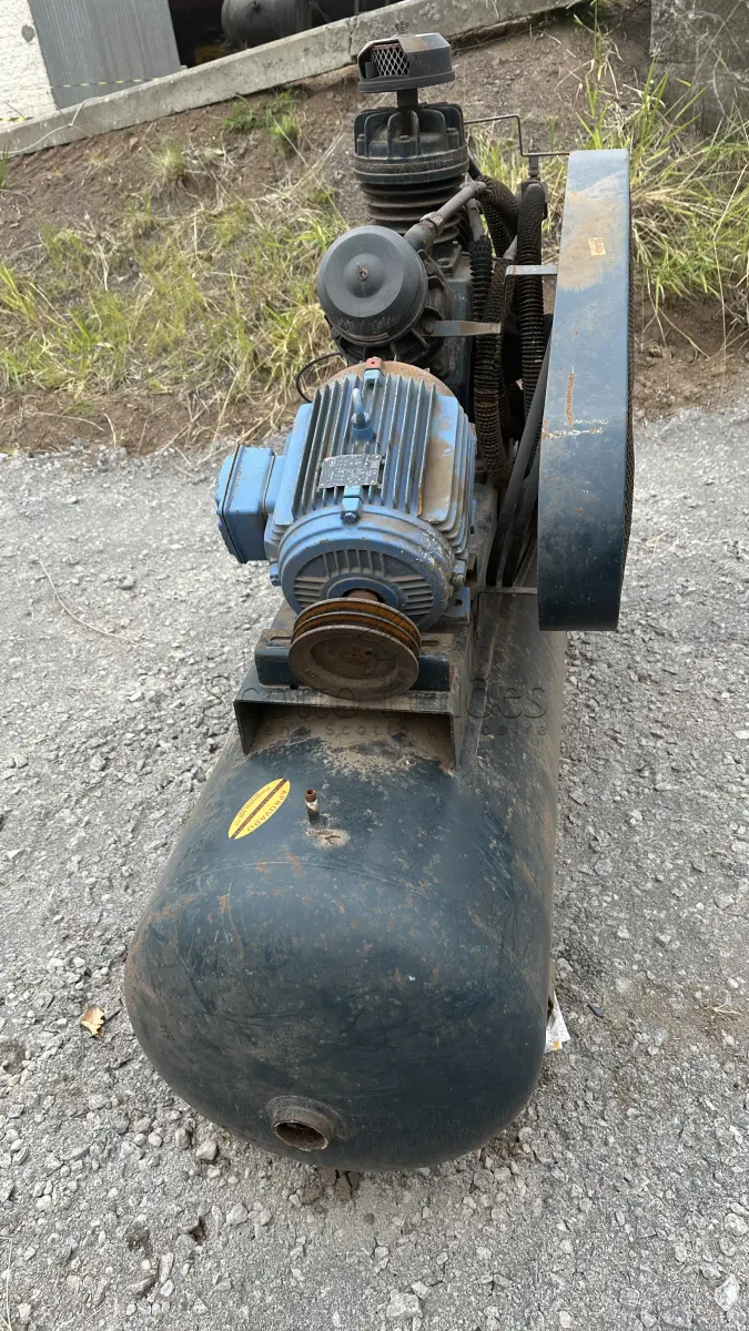 LOTE 015 - COMPRESSOR MARCA HIAPERINI