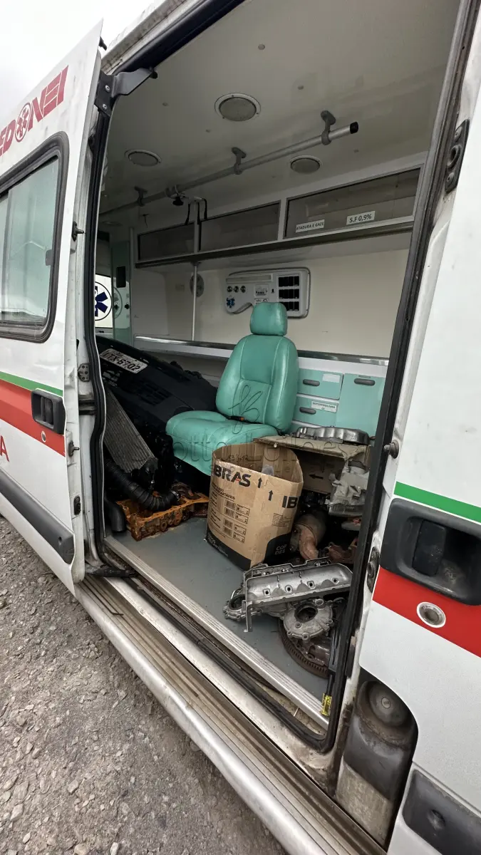 LOTE 002 - RENAULT MASTER SITEI MD AMBULÂNCIA