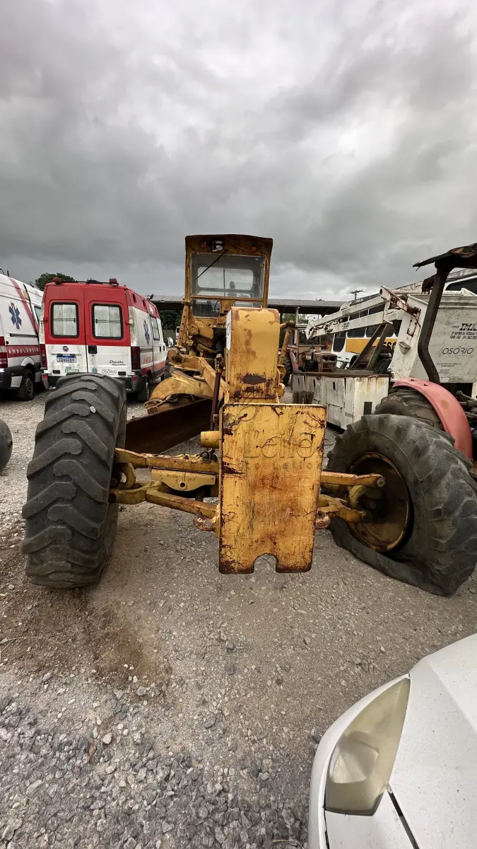 LOTE 014 - MOTONIVELADORA CARTEPILAR 140B