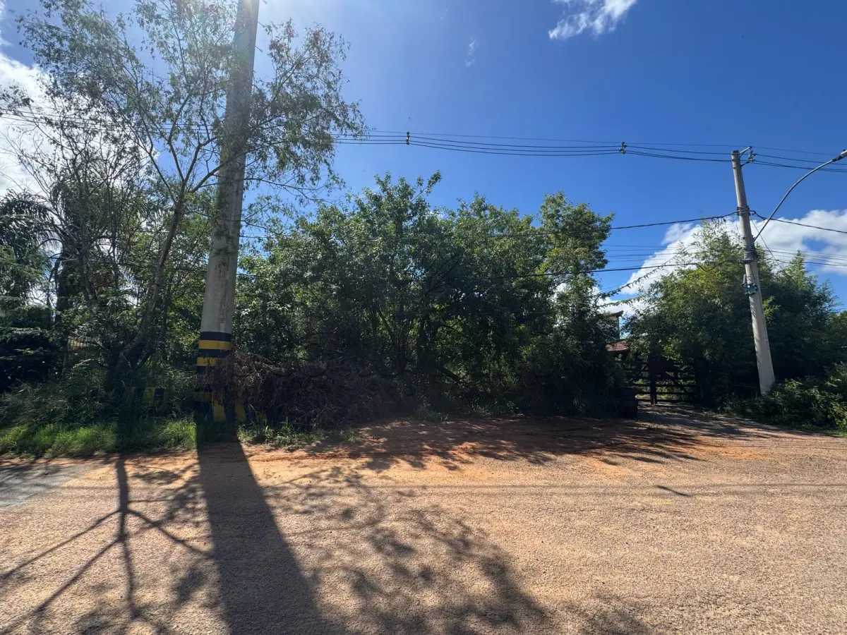 LOTE 000 - UM TERRENO EM PORTO ALEGRE/RS, COM ÁREA DE 836,26 M² localizado na Rua Heitor Vieira, 1760.