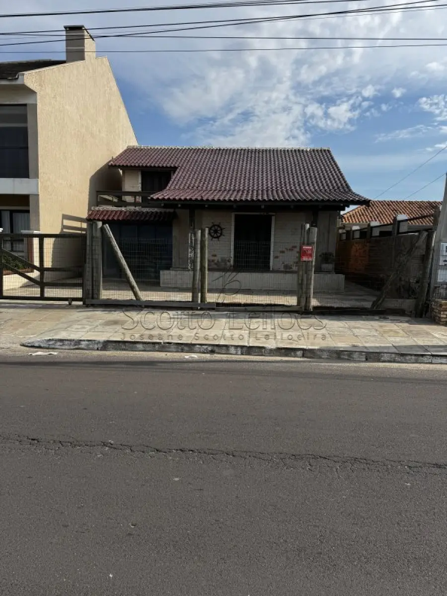 LOTE 000 - LEILÃO JUDICIAL DE UM PRÉDIO RESIDENCIAL DE ALVENARIA COM DOIS PAVIMENTOS, SITUADO NA AV. BEIRA MAR, n° 424 NA PRAIA DE ATLÂNTIDA SUL/OSÓRIO-RS, CONSTITUÍDO DO LOTE 21 DA QUADRA 05