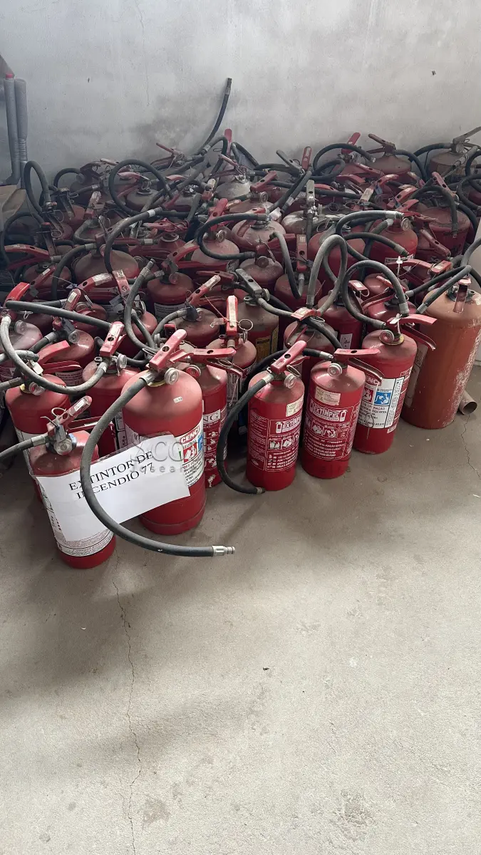 LOTE 023 - SUCATA DE EXTINTOR DE INCÊNDIO
