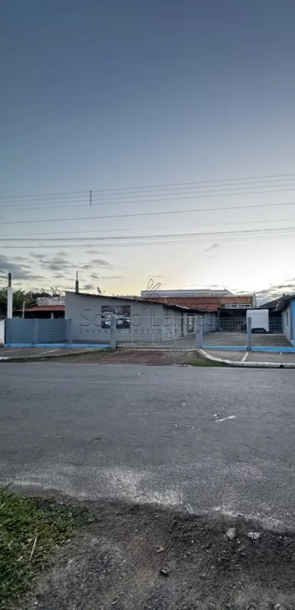 LOTE 000 - LEILÃO JUDICIAL DE UM IMÓVEL URBANO (TERRENO E CONSTRUÇÕES) SITUADO NA RUA MARAMBAIA n° 408, NA PRAIA DE ATLÂNTIDA SUL - OSÓRIO/RS, CONSTITUÍDO DO LOTE 26 DA QUADRA 145.