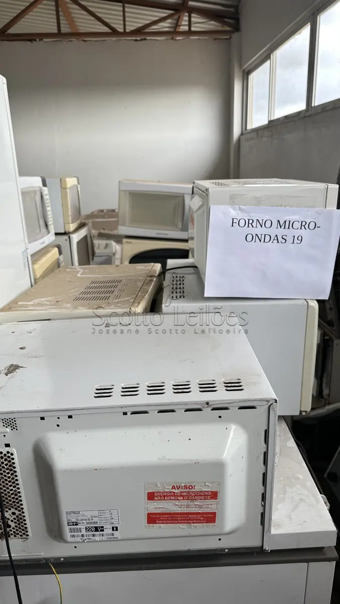 LOTE 025 - SUCATA DE FORNO MICROONDAS 