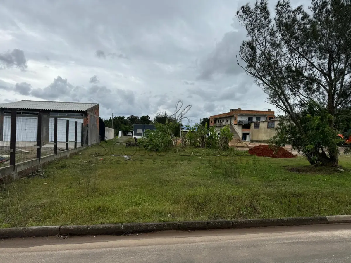 LOTE 000 - Um terreno urbano, situado na PRAIA ATLÂNTIDA SUL, com área total de 300 m², constituído do lote 24 da quadra 146