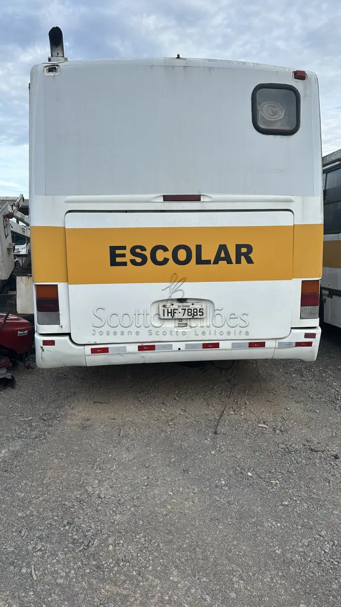 LOTE 006 - SUCATA - ONIBUS ESCOLAR M.BENZ COMIL SVELT U