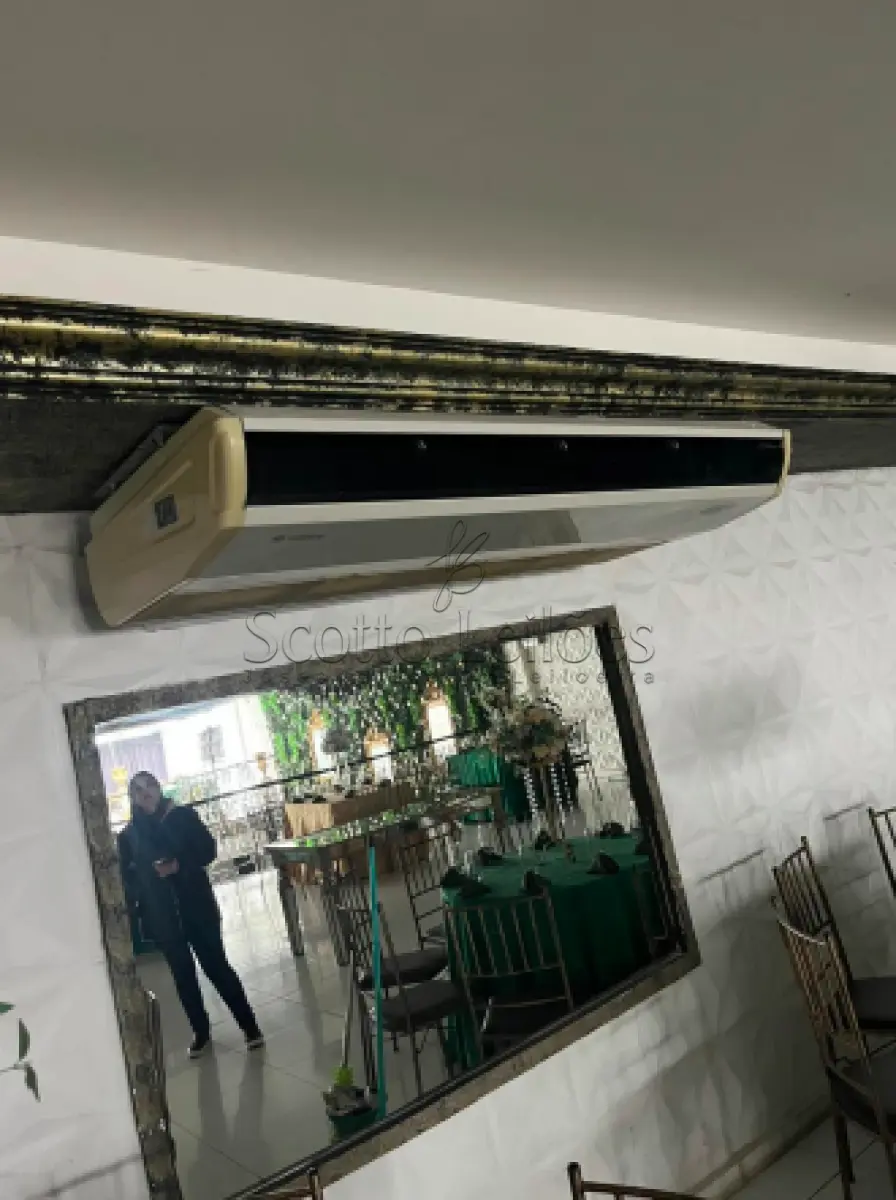 LOTE 000 - LEILÃO JUDICIAL DE UM CONDICIONADOR DE AR EVAPORADORA COM CAPACIDADE DE 60.000 BTUs, MODELO GST60- 38R/A, 220V, MARCA GREE.