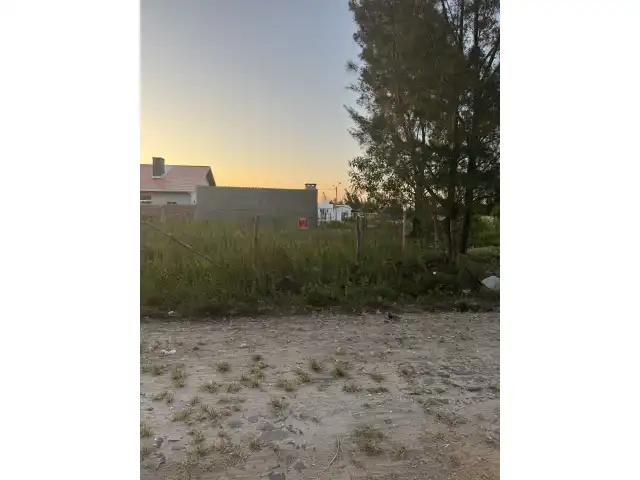 UM TERRENO NA PRAIA DE ATLÂNTIDA SUL/OSÓRIO-RS,SITUADO NA Av. PARAGUASSÚ, CONSTITUÍDO DO LOTE 20 DA QUADRA 70