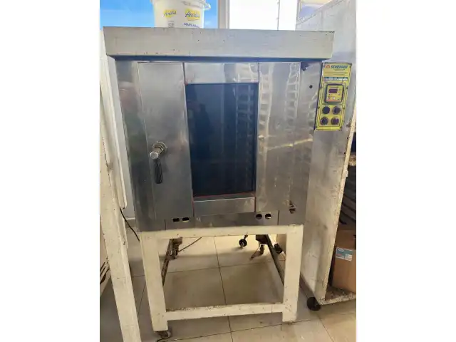 UM FORNO GÁS GLP, NÚMERO DE SÉRIE: N/C, FABRICANTE: MCS MÁQUINAS, MODELO N/C, data de Fabricação/Reforna:2005.