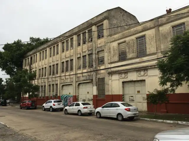 IMÓVEL  INDUSTRIAL  com área de 13.268,91m² (treze mil, duzentos e sessenta e oito metros e noventa e um decímetros quadrados), localizado na Av. Cairú, n.° 230, Porto Alegre/RS