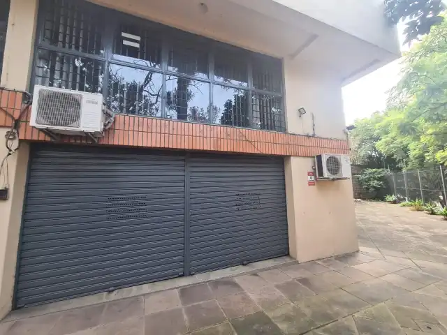 UM IMÓVEL COMERCIAL EM PORTO ALEGRE,  LOJA 8,  DO EDIFÍCIO LETÍCIA, SITUADO NA RUA SANTA CECÍLIA,1891, ANDAR TÉRREO