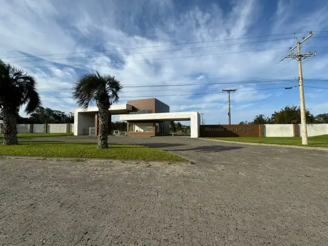Um terreno  com área de 300 m², Situado no CONDOMÍNIO RESIDENCIAL MORADA DA LAGOA em Osório/RS, constituído lote 02 da quadra 08