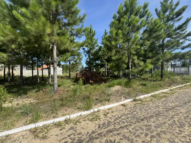 LEILÃO DE UM TERRENO NA PRAIA DE ATLÂNTIDA SUL-OSÓRIO/RS, ÁREA DE 300,00M²,  SITUADO NA RUA DOS BUZIUS, LOTE 05 DA QUADRA 220