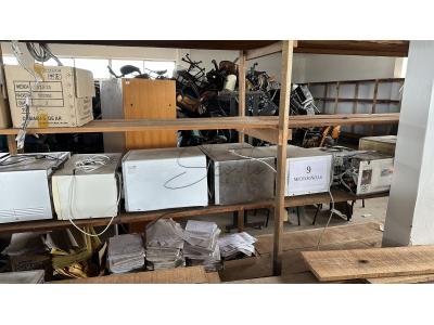 LOTE 025 - SUCATA DE FORNO MICROONDAS 